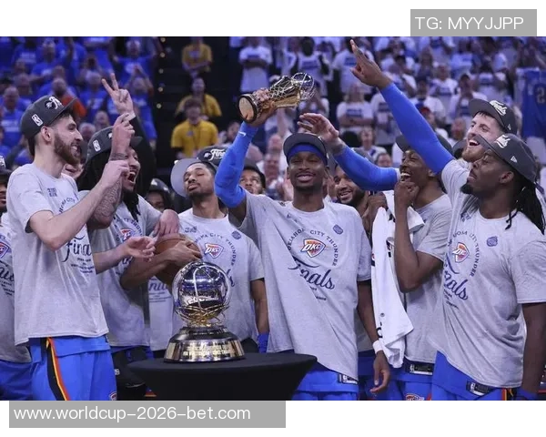 篮球明星8的传奇之路与荣耀时刻揭秘，重温他们的辉煌成就与精彩瞬间