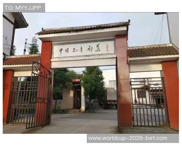 足球与文学的交汇点:作家如何用文字描绘绿茵场上的激情与梦想 足球与文学的交汇点:作家如何用文字描绘绿茵场上的激情与梦想